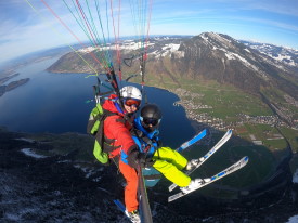 Gleitschirm Tandemflug über den Wolken auf Rigi Kulm